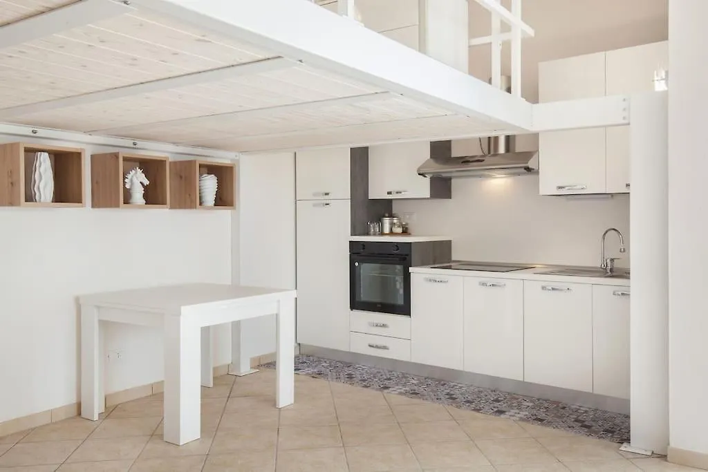 Villa Roby-Loft A Torri Del Benaco 0*,