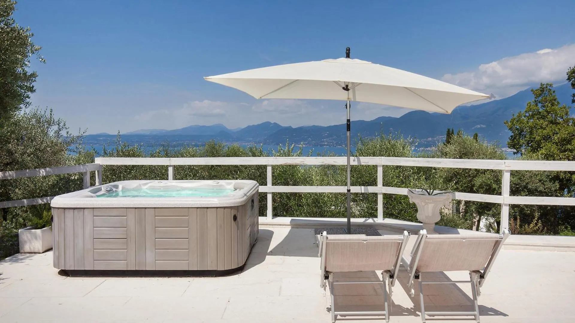 Villa Roby-Loft A Torri Del Benaco 0*,