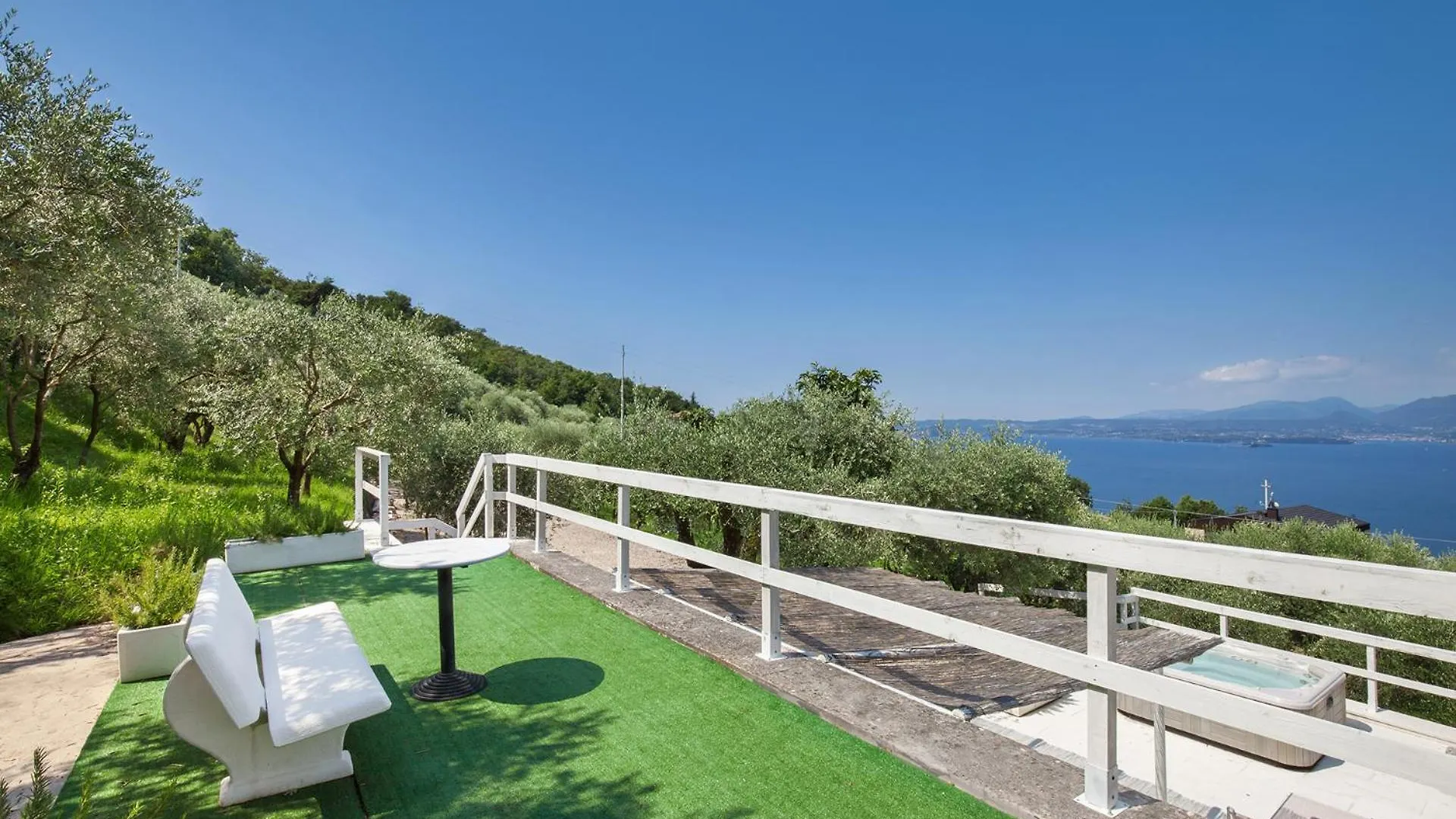 Villa Roby-Loft A Torri Del Benaco Vakantiehuis